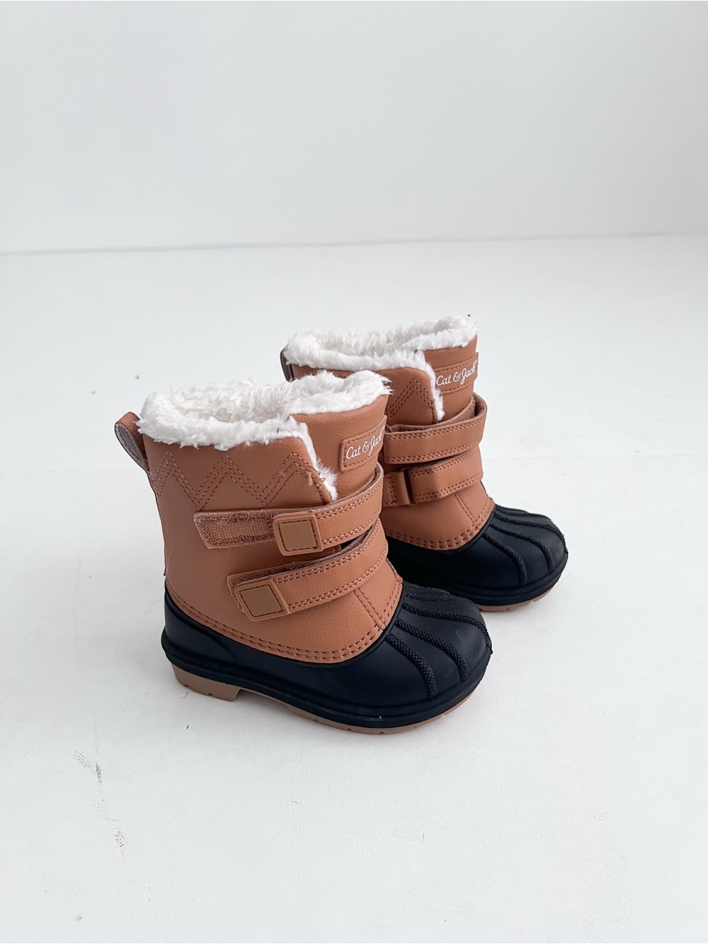 Cat & Jack Kids Tan and Black Winter Boots with White Faux Fur